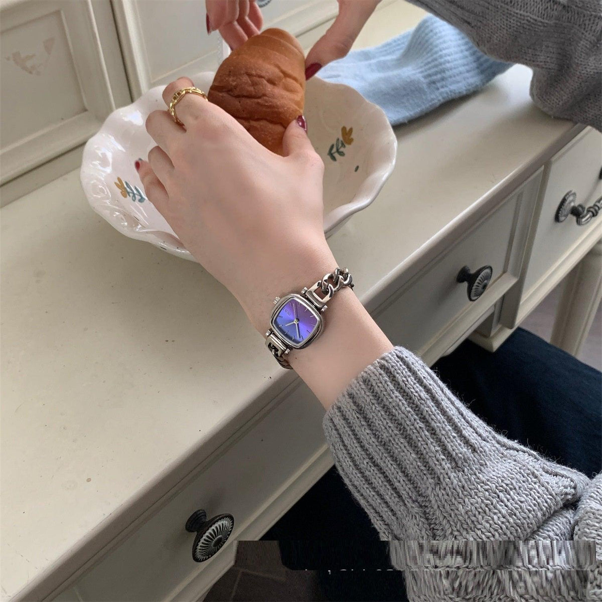 Ocean Blue Gradient Fritillary Small Sugar Cube Bracelet Women's Watch Light Luxury High Sense Ins Kanuner