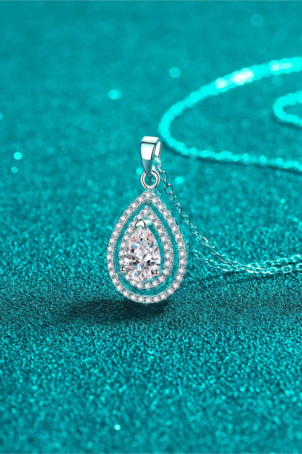 1 Carat Moissanite Teardrop Pendant Necklace - myetyn