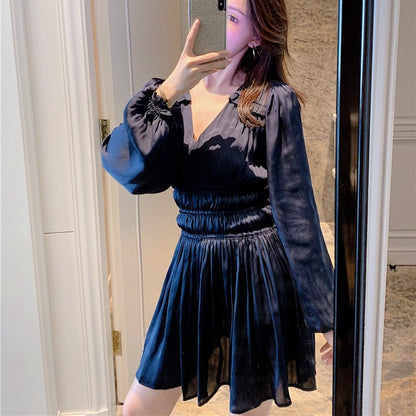 V-neck Waist-controlled Slimming Pleated Long Sleeve Dress